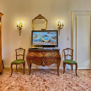  Apartment Venezianischer Palazzo Mit Kostenlosen Wlan Naehe Markusplatz Italy